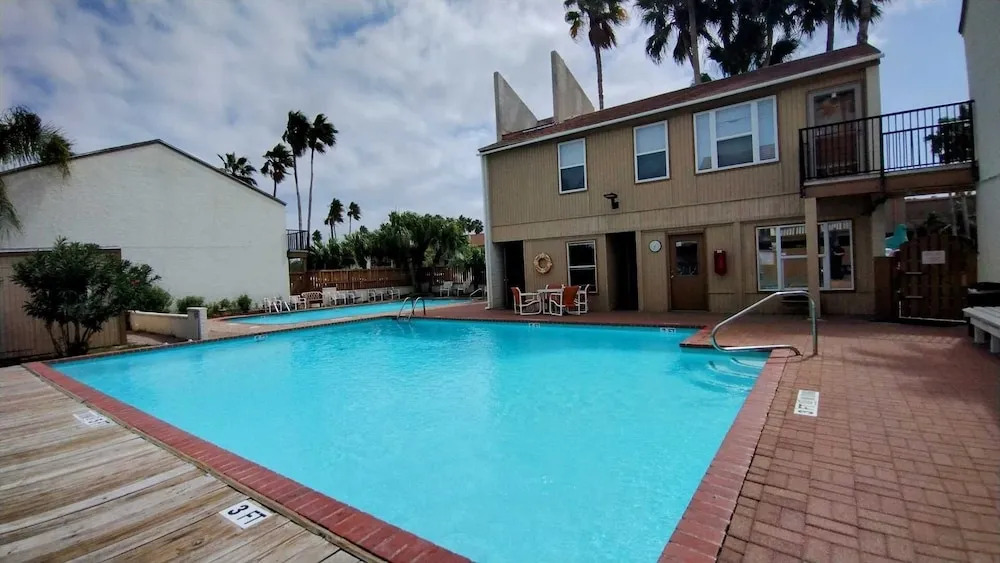 Sandcastle 108a 1 Bedroom Condo by RedAwning