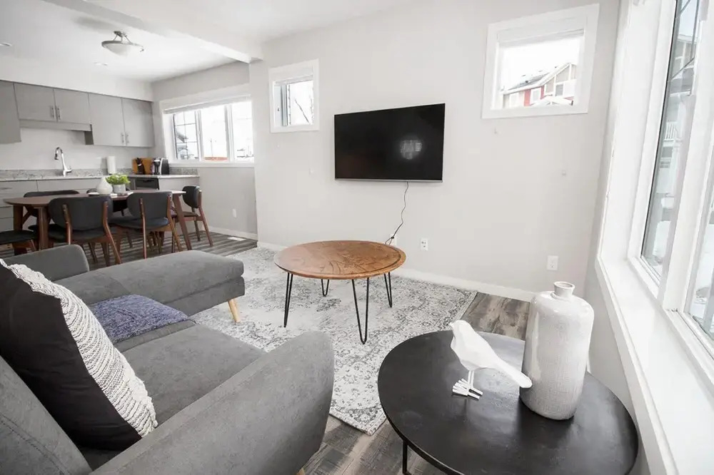 Cheerful 4 Bedroom Townhouse With Parking Wifi