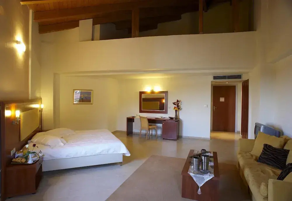 Parnis Palace Hotel