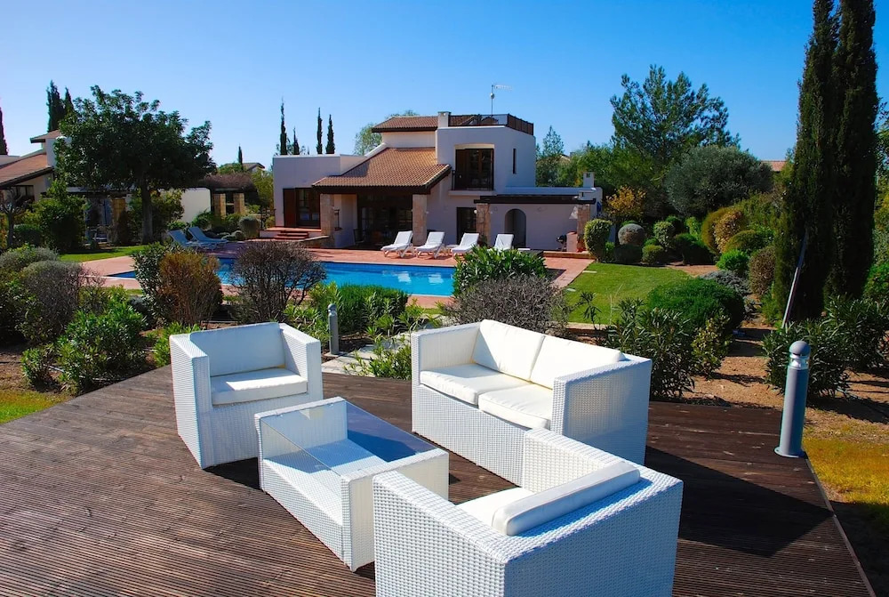 Villa 32 - Limni