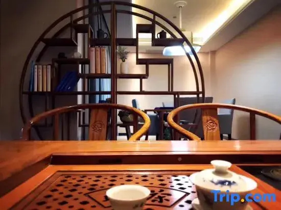 Huilong Hotel