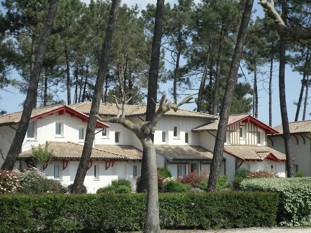 Villa in France by Golf Course With Pool