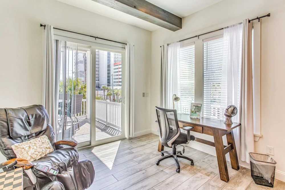Walk to Ocean: Myrtle Beach House w/ Hot Tub