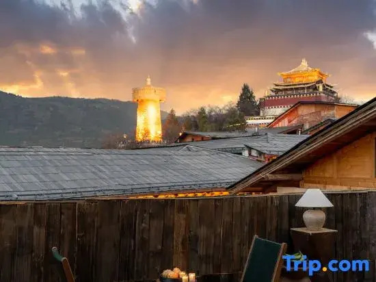 Wild Azalea AZALEAS Design Guesthouse (Dukezong Ancient City Big Buddha Temple Prayer Wheel)