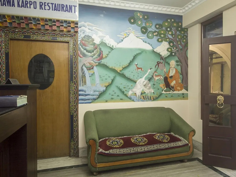 Keswani Group Hotel White Mountain - 200 Metres From MG Marg