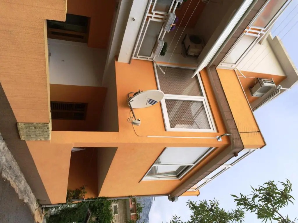 Apartment House Aria