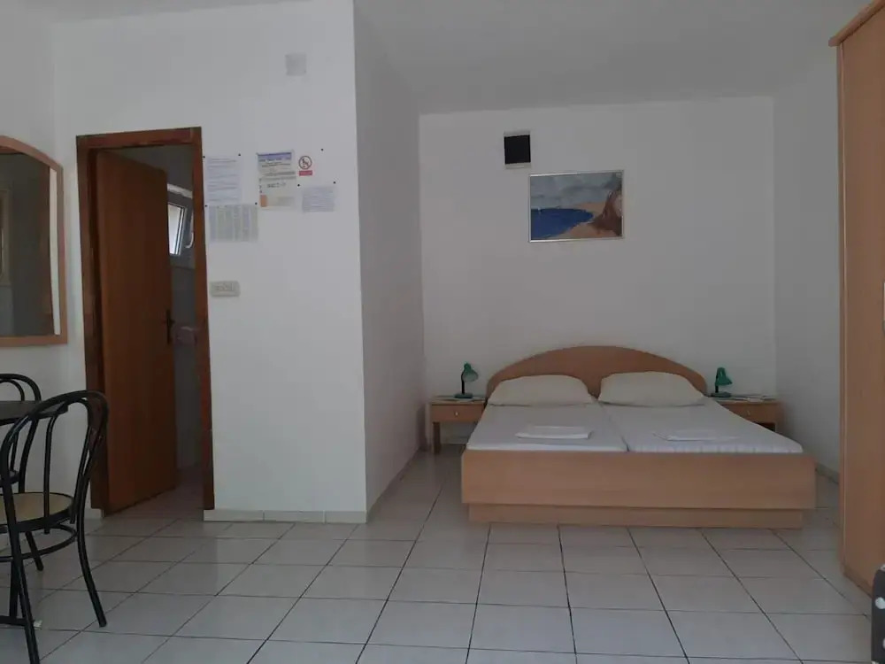 Relaxing Apartment in Okrug Gornji near Mavarstica Beach