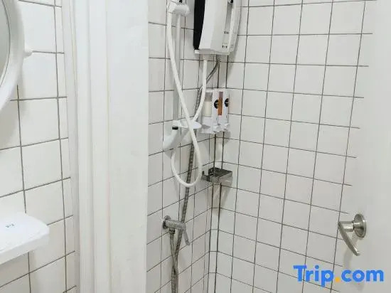 Tukteaw Hostel