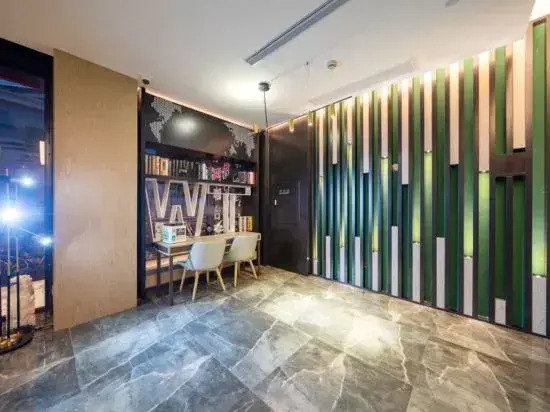 Weiting Light Hotel Shanghai University of Finance and Economics