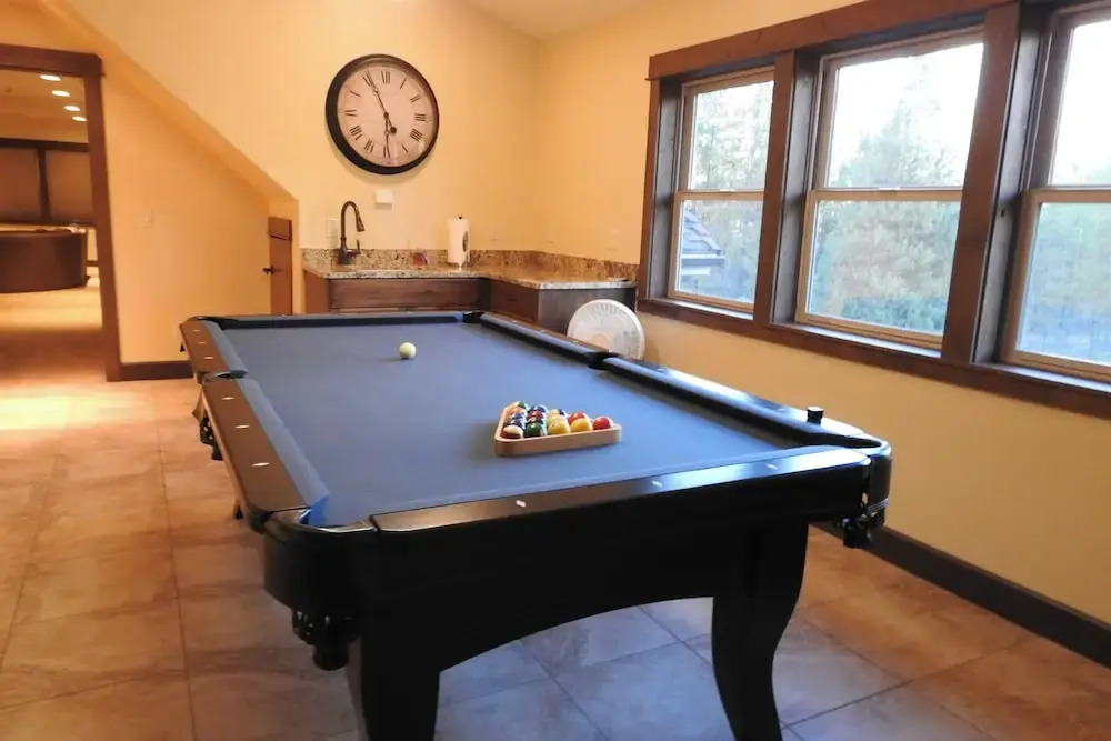 4BR Home on the Deschutes River 5 min to Sun River