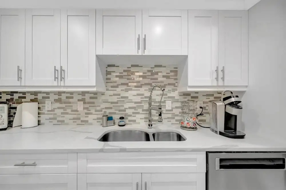 Sleeps 8 Near Busch Gardens With BBQ and Fenced Yard