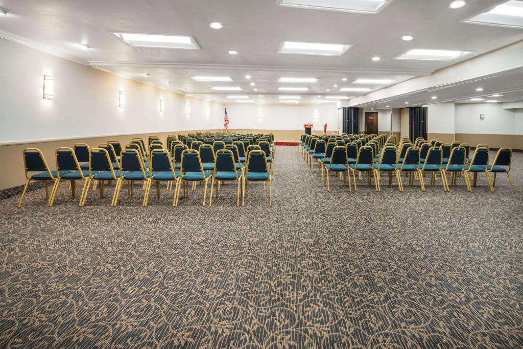 Ramada by Wyndham Burbank Airport