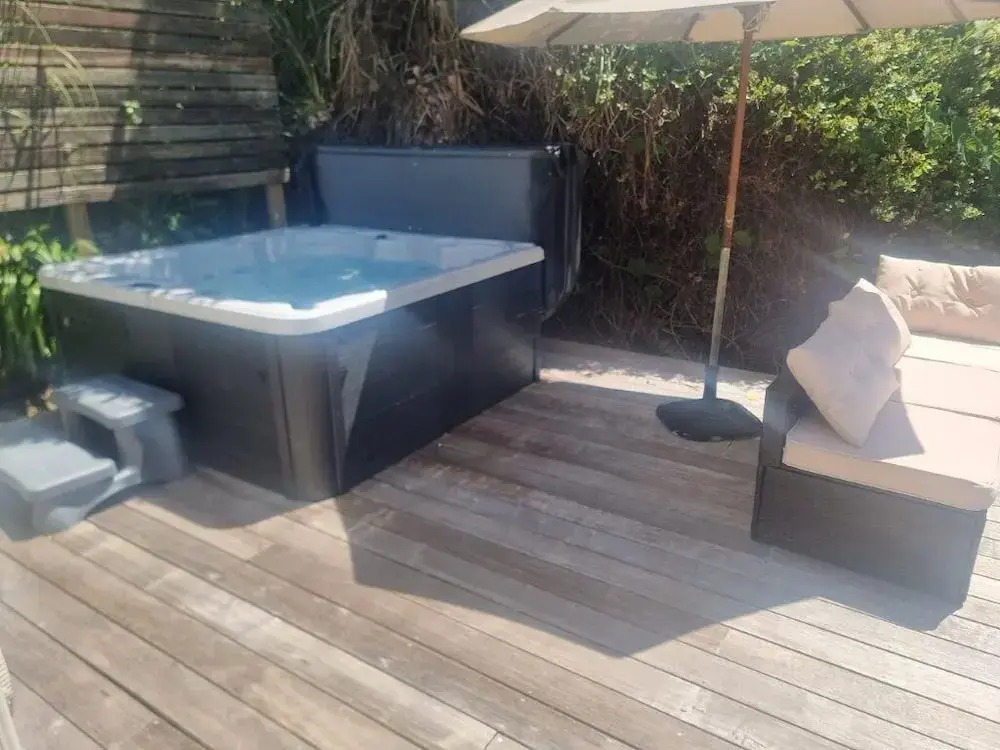 Tiri Cottage - Sea Views in Oneroa by Waiheke Unlimited