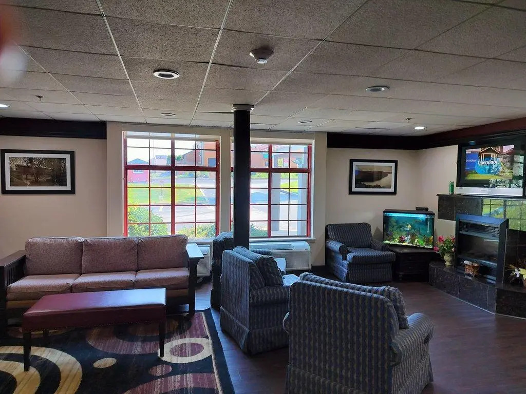 HomeTowne Studios by Red Roof Lancaster