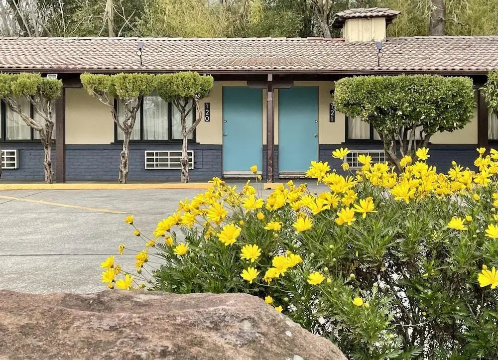 Red Bluff Inn
