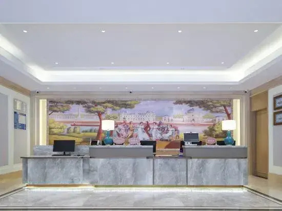 Vienna Hotel (Zhuji Station Baolong Plaza)