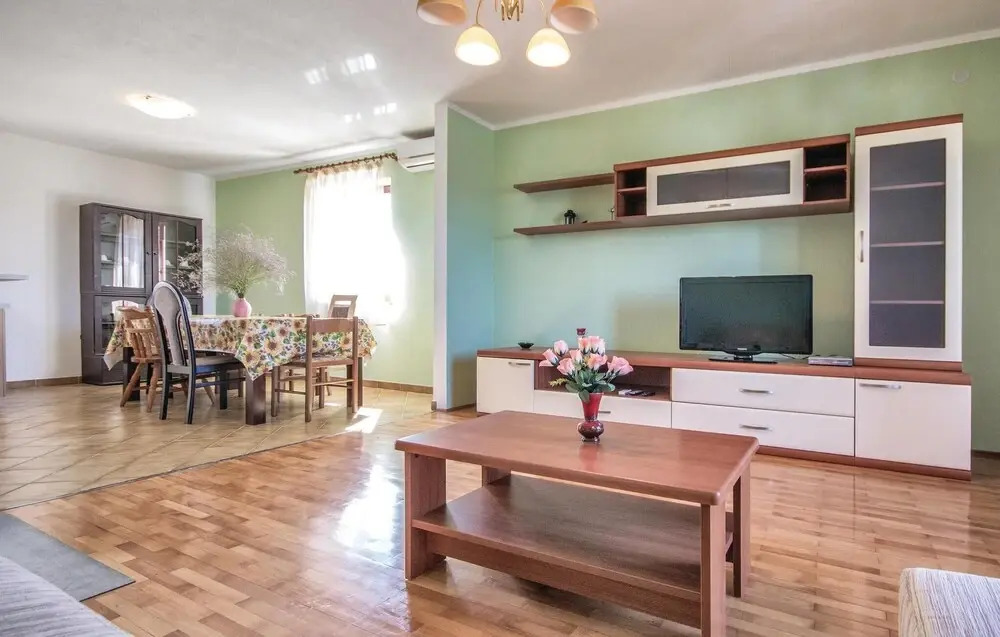 Stunning Home In Bratulici