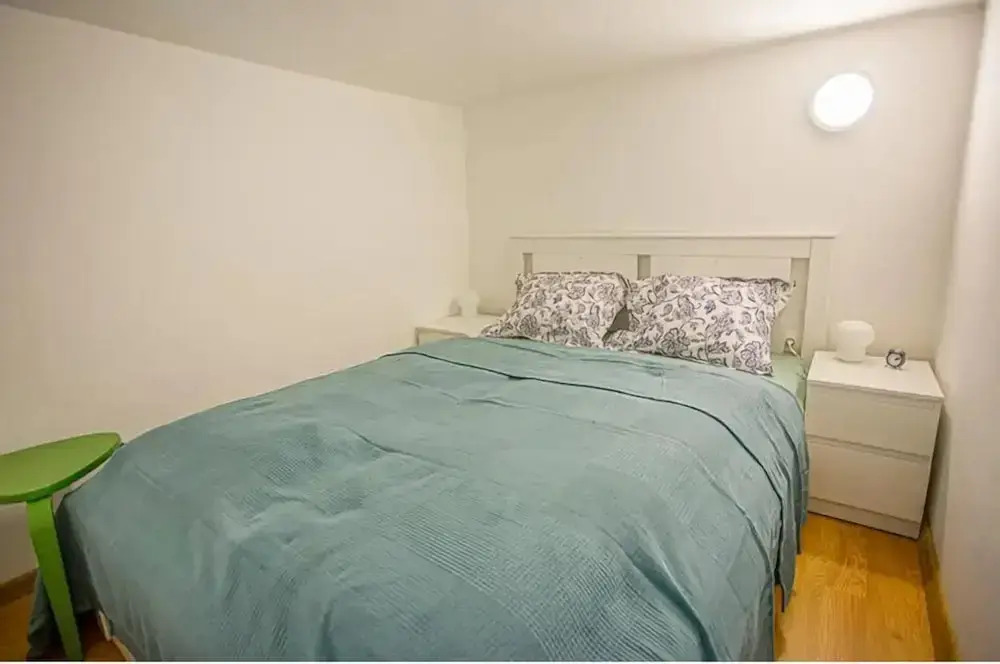Boutique apartment in the party street