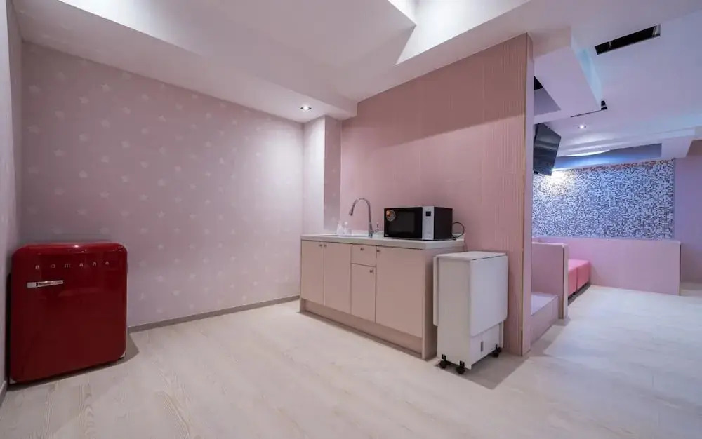 Jangyu Almond Kids Hotel