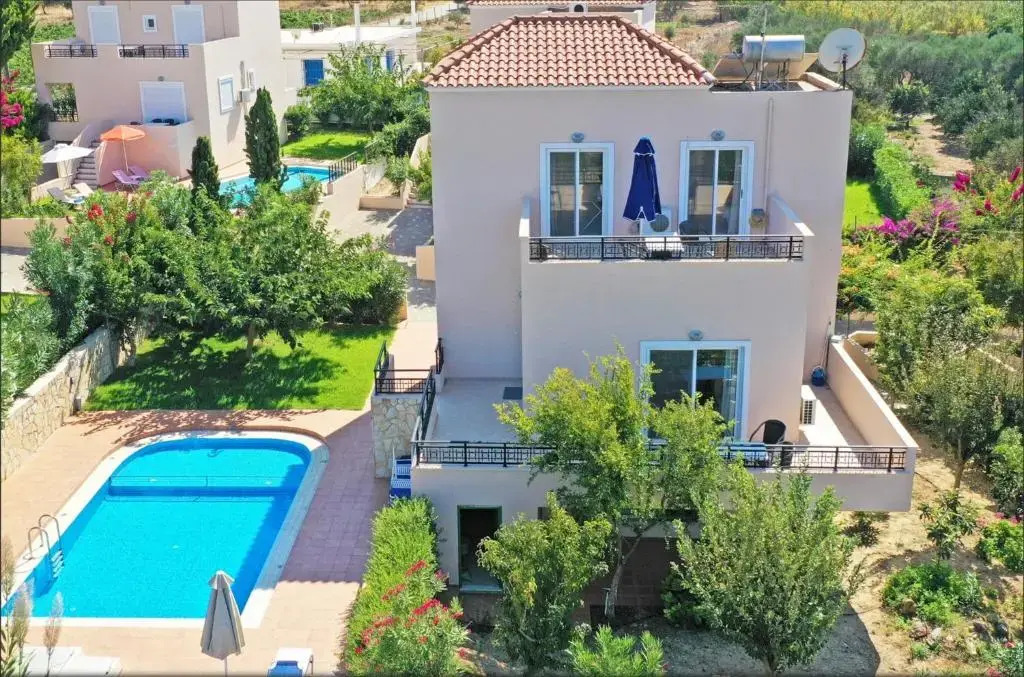 Selini Villas with private pool 10 minutes walking from the beach
