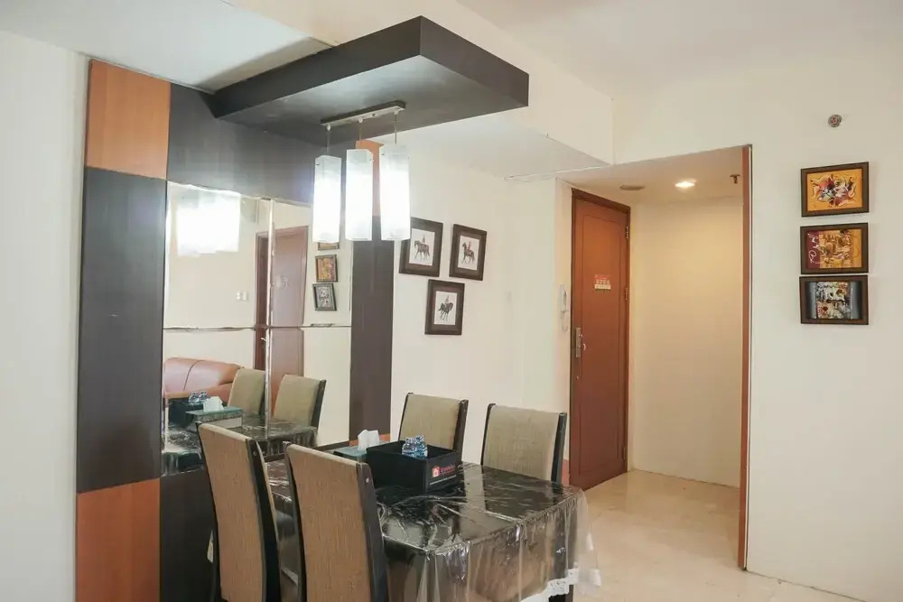 Homey and Modern with City View 2BR Poins Square Apartment
