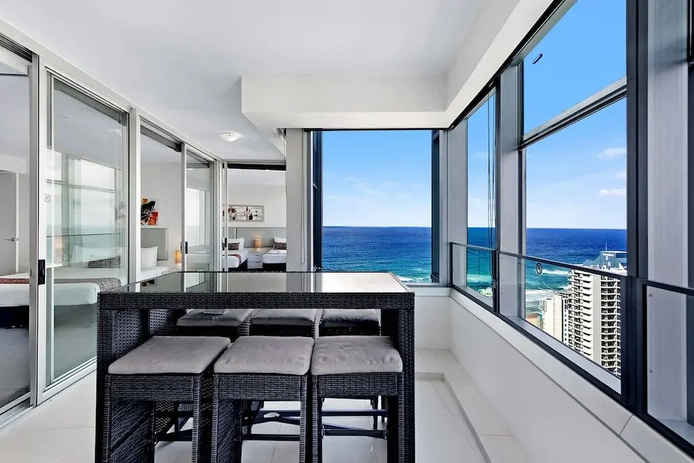 Private 3 Bed Ocean View Q Surfers Paradise