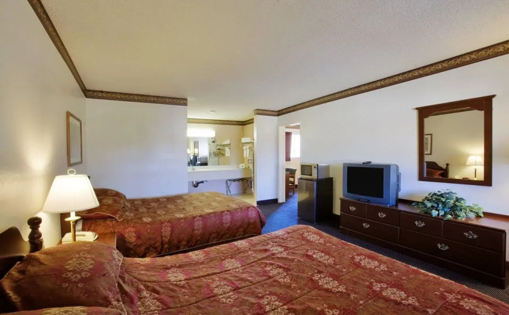 Anaheim Astoria Inn & Suites