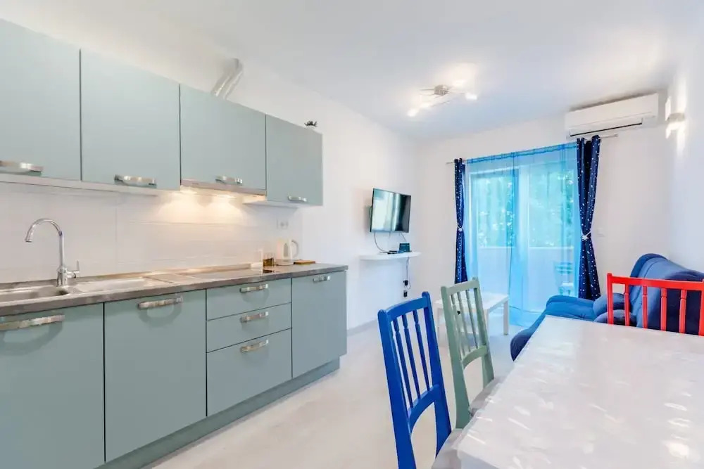 Apartment Karlo - Two Bedroom Apartment With Balcony