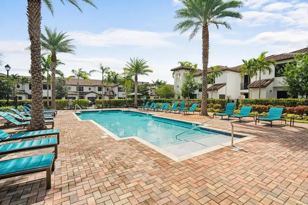 Kasa Davie Apartments