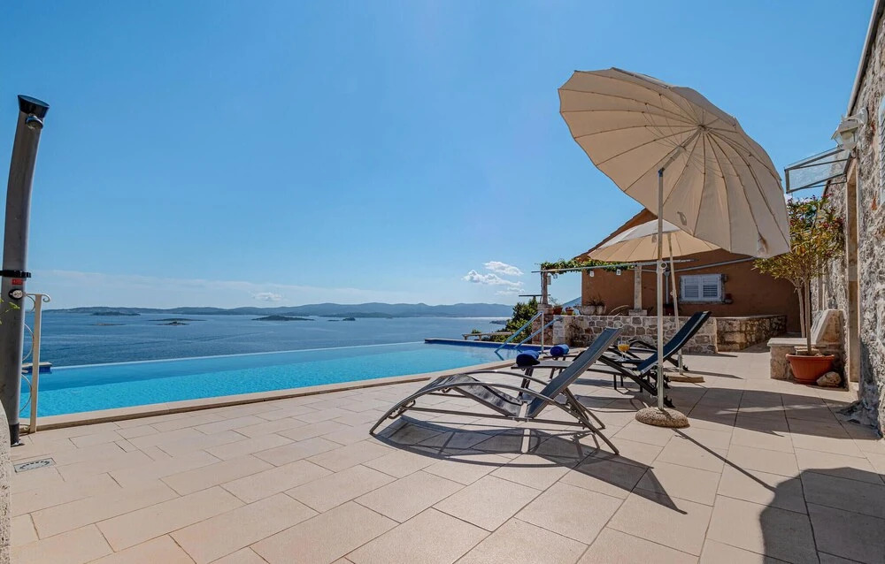 Two-Bedroom Holiday Home In Mokalo