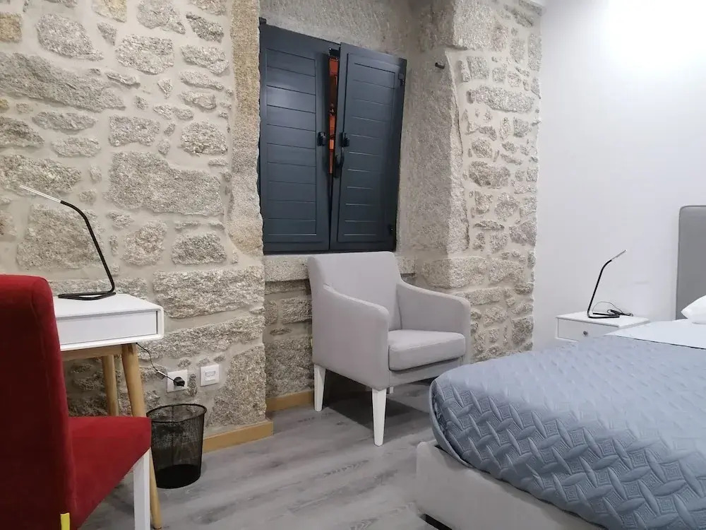 ALOJAMENTO GIRASSOL - Guest House - Quarto com casa de banho privativa