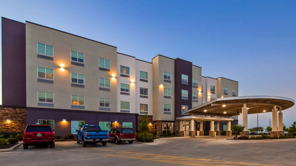 Best Western Plus Roland Inn & Suites