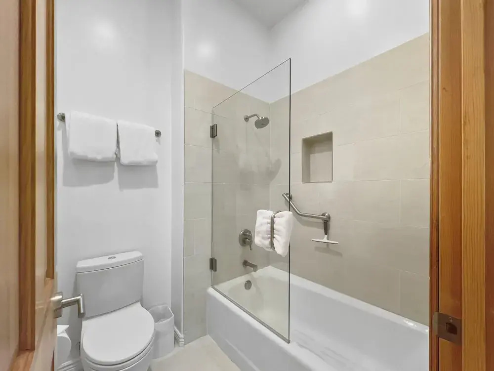 2480 Escape To The Lakes At Deer Valley! Private Hot Tub Oasis-close To The Slopes! 2 Bedroom Condo by RedAwning