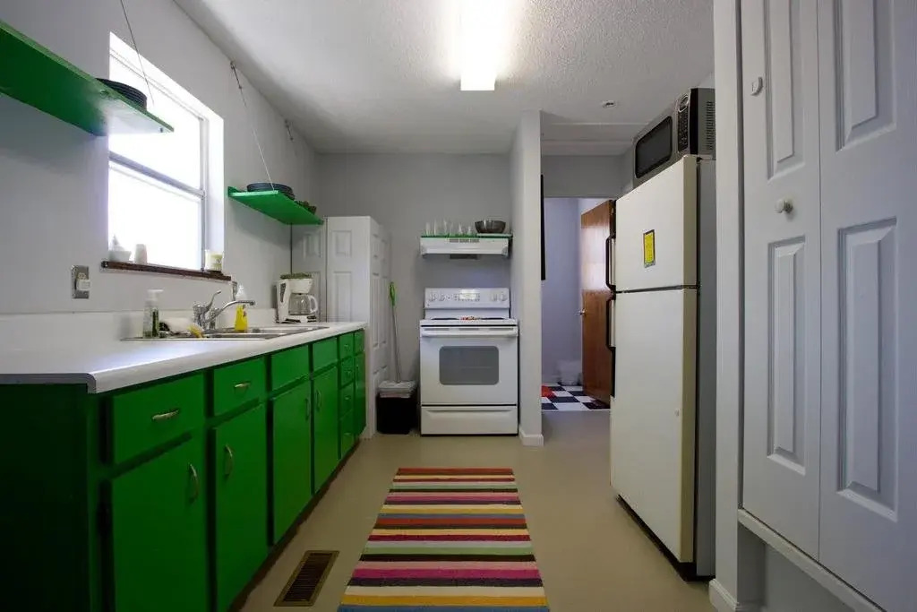 Artist Retreat 2 Br home by RedAwning