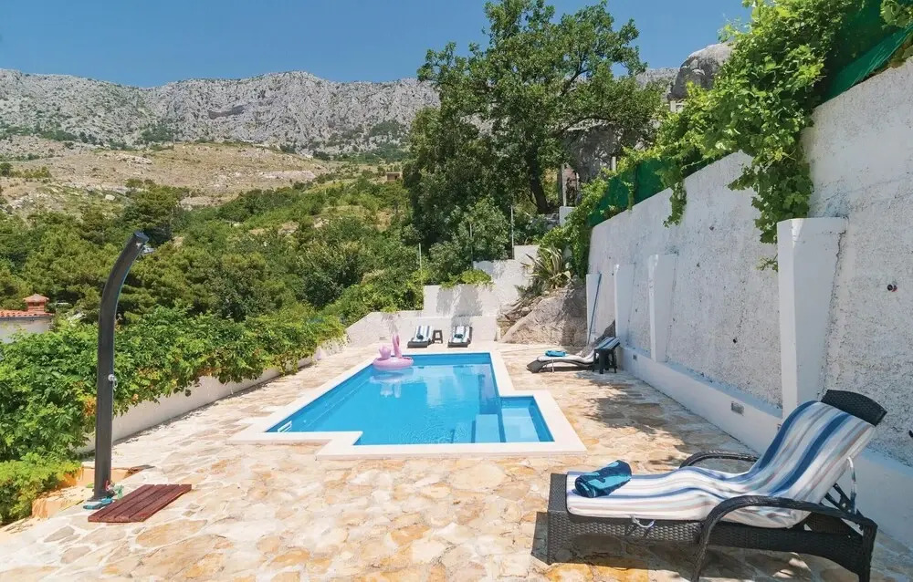 Awesome Home in Lokva Rogoznica with Hot Tub, WiFi, 7 Bedrooms