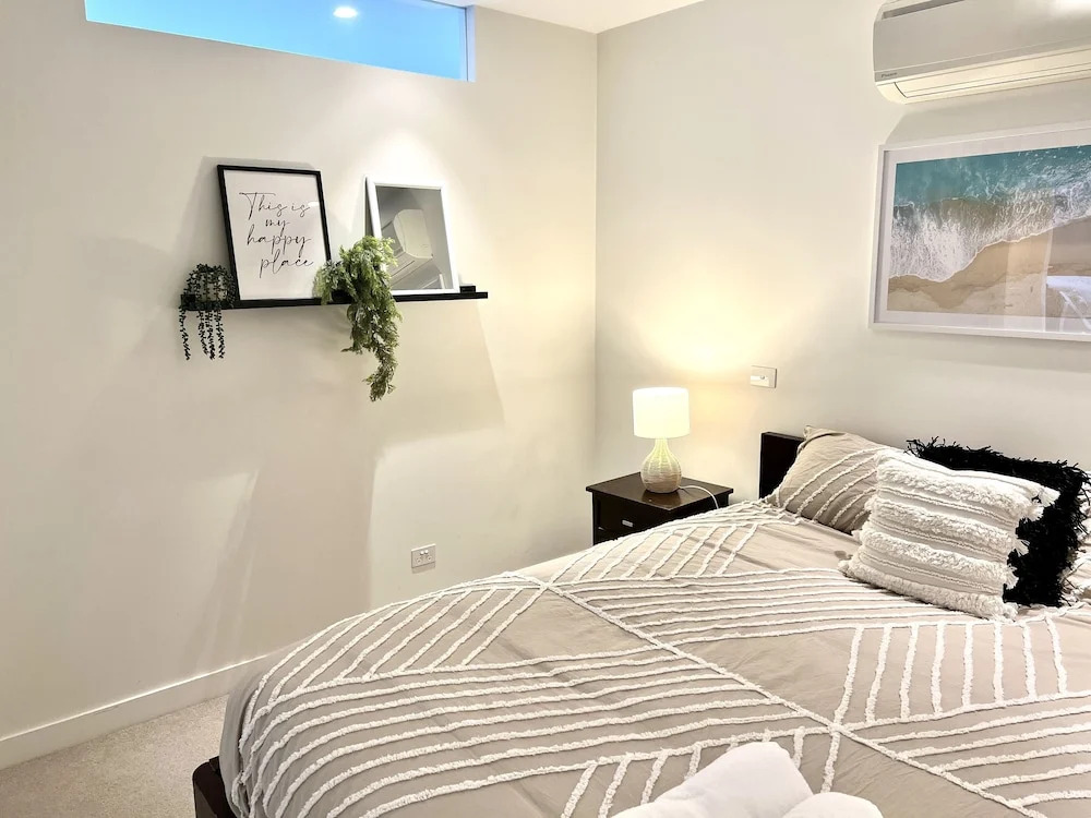Readyset Apartment on Emerald