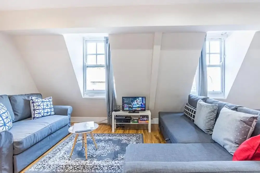 Luxurious Modern One Bedroom Apartment