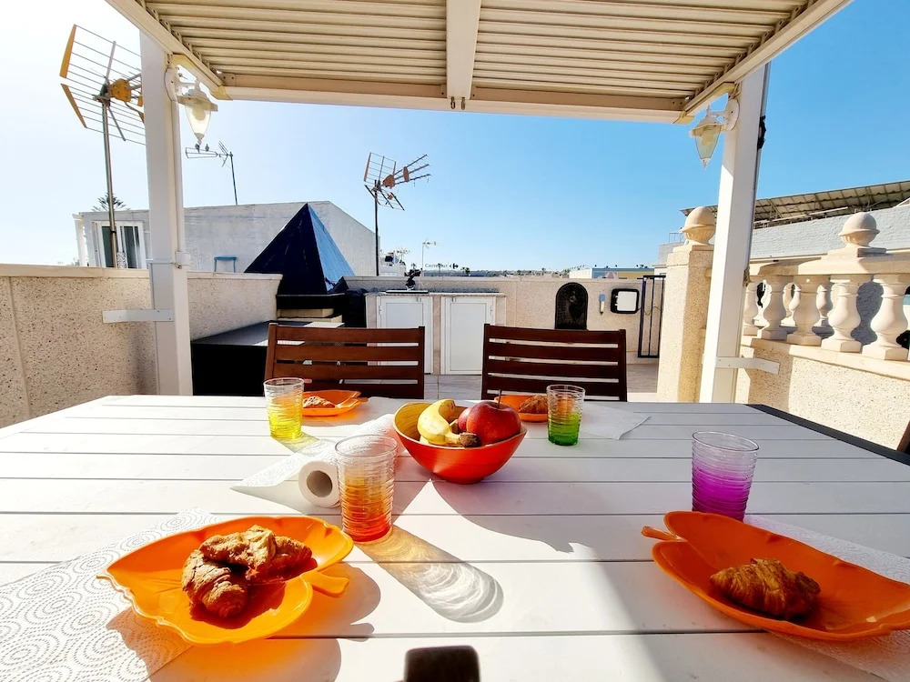 Charming Upper Bungalow With Terrace and Communal Pool in Torrevieja