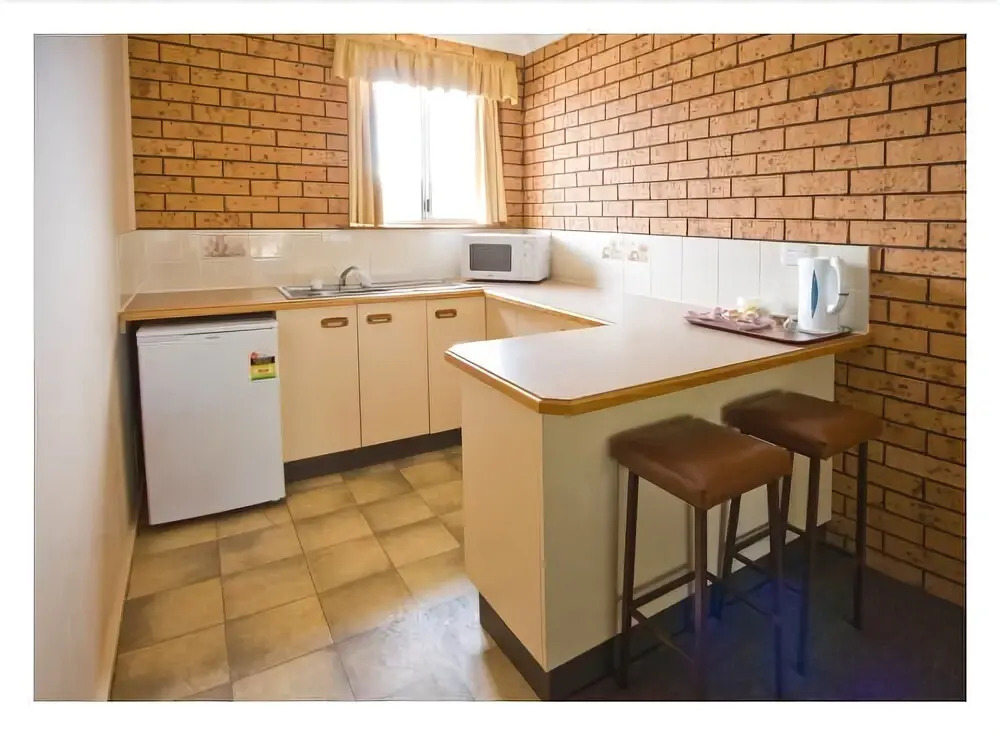 Hive Hotel, Moruya
