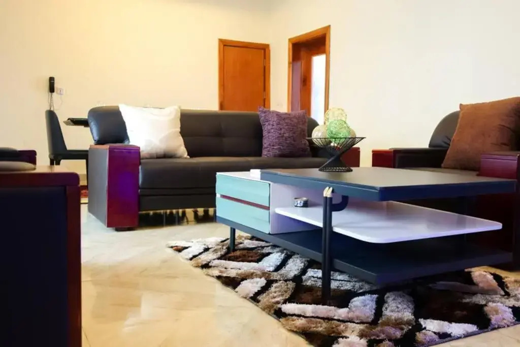 Stiyos Shortlet homes- Tastefully Furnished 3 Bedroom