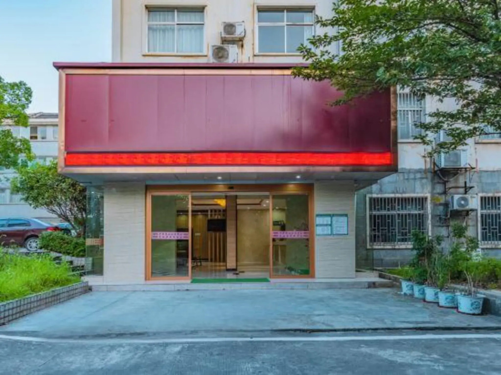 Wangxian Hotel (No. 2 Middle School South Campus Wangxianling Square)