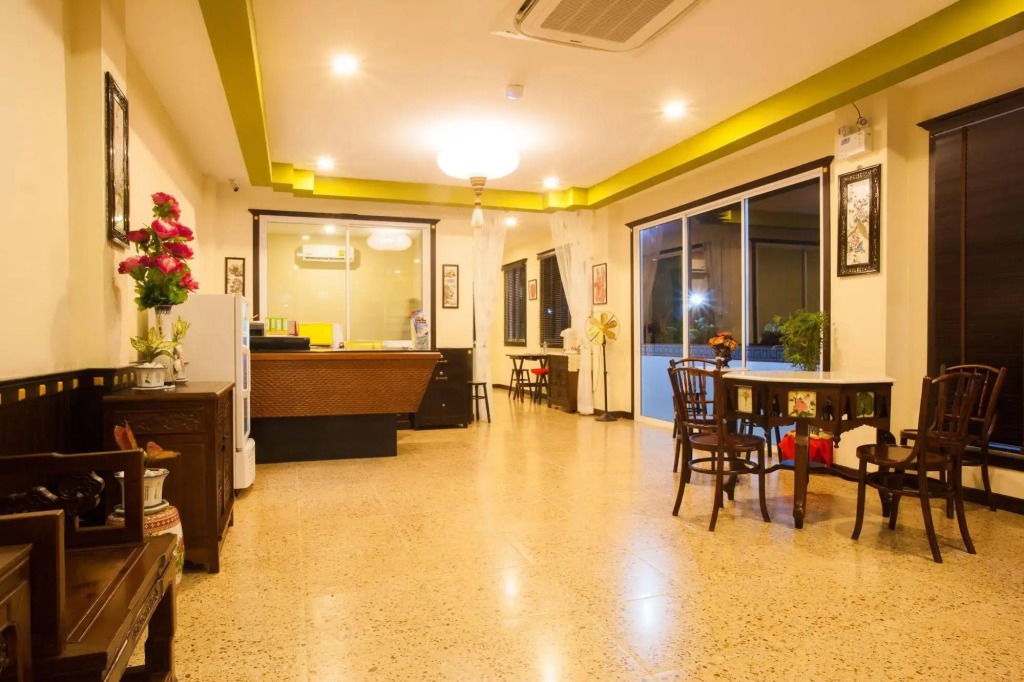 Le Hua Hotel