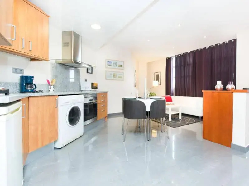 AinB Universitat Apartments