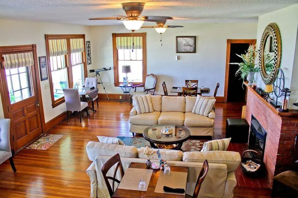 Night Swan Intracoastal B&B