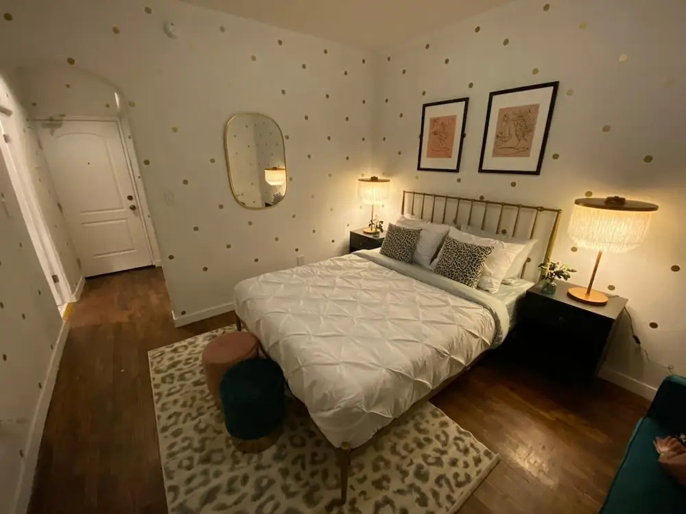 Gorgeous Studio in Beverly Boulevard! Sleeps 4!