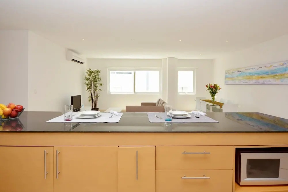 Stylish 2BR a few steps to the beach with pools by Happy Address