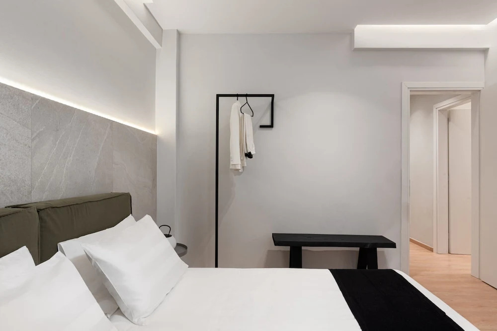 Acropolis White Key Residence