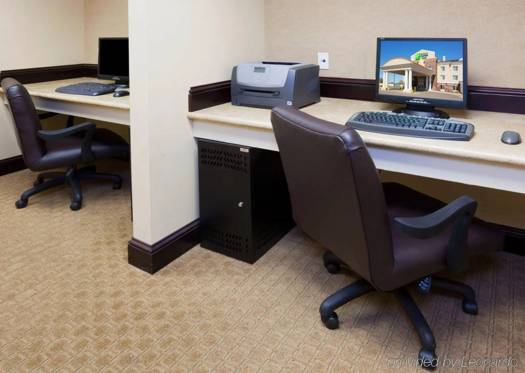Holiday Inn Express & Suites Minot by IHG
