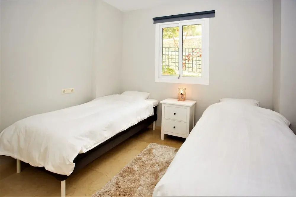 Beautiful and Spacious, 3 bedroom apartment LA23