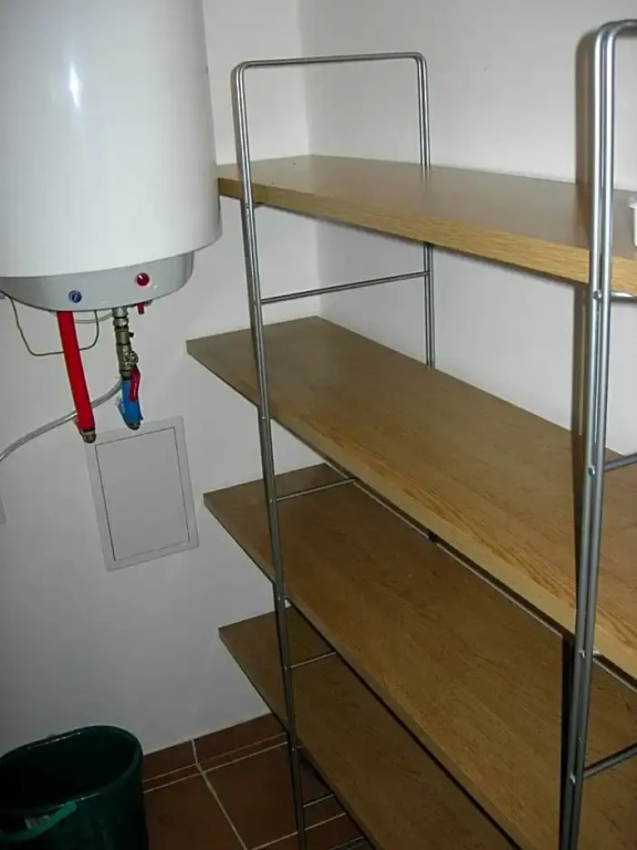 Drevenica pod smrekom